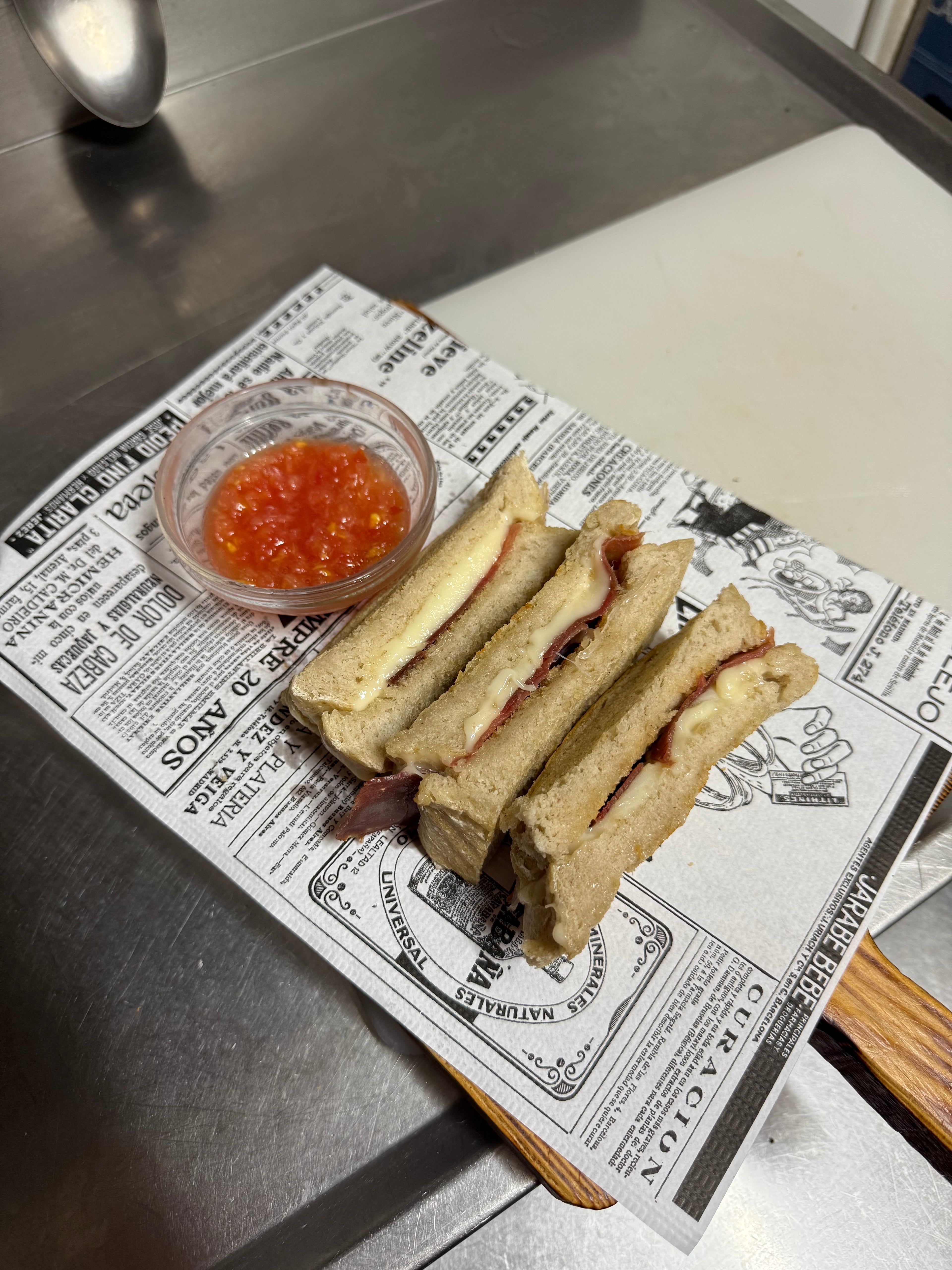 SÁNDWICH JAMÓN Y QUESO